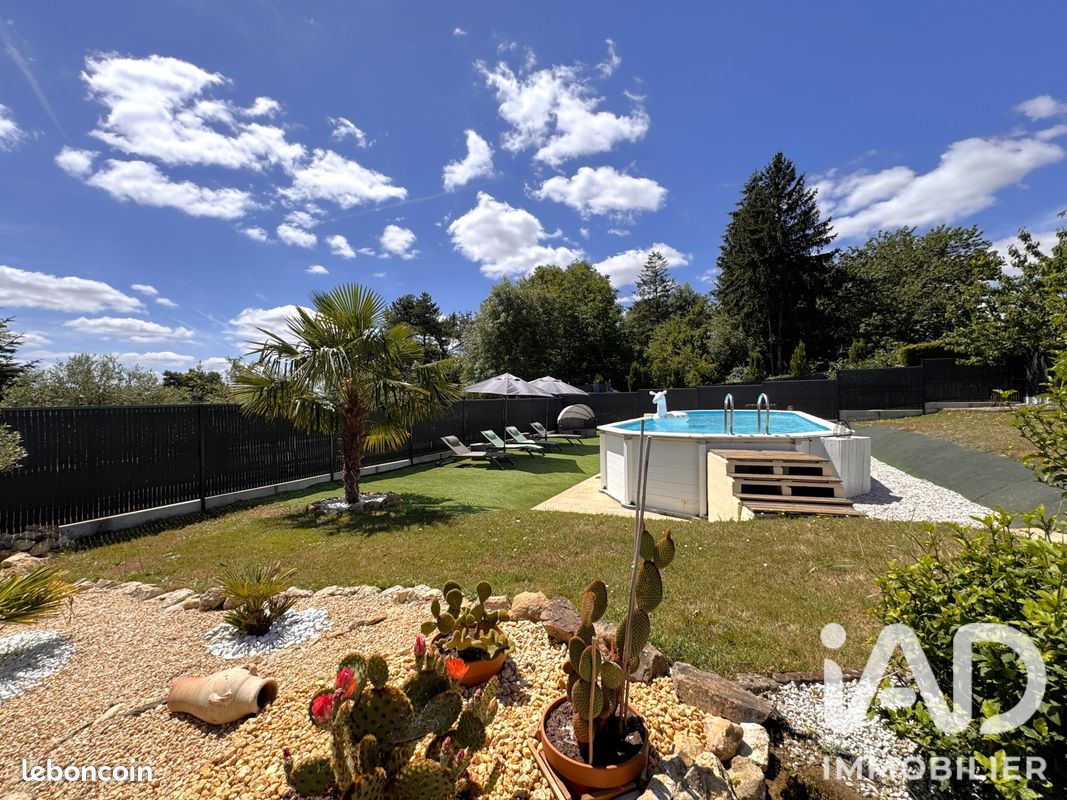 Maison 8 pièces 219 m² · à Mervent · 219 m² · 313 000 €