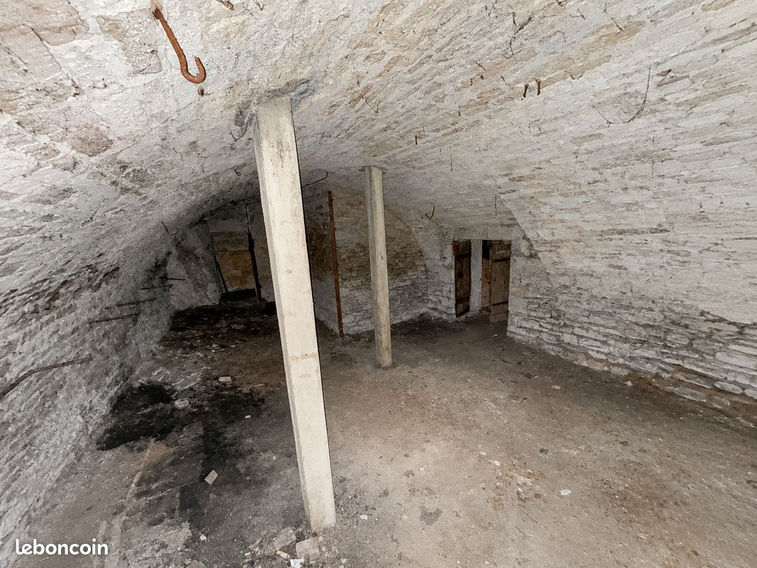 Local commercial 2 pièces 100 m² · à Dijon · 100 m² · 49 000 €