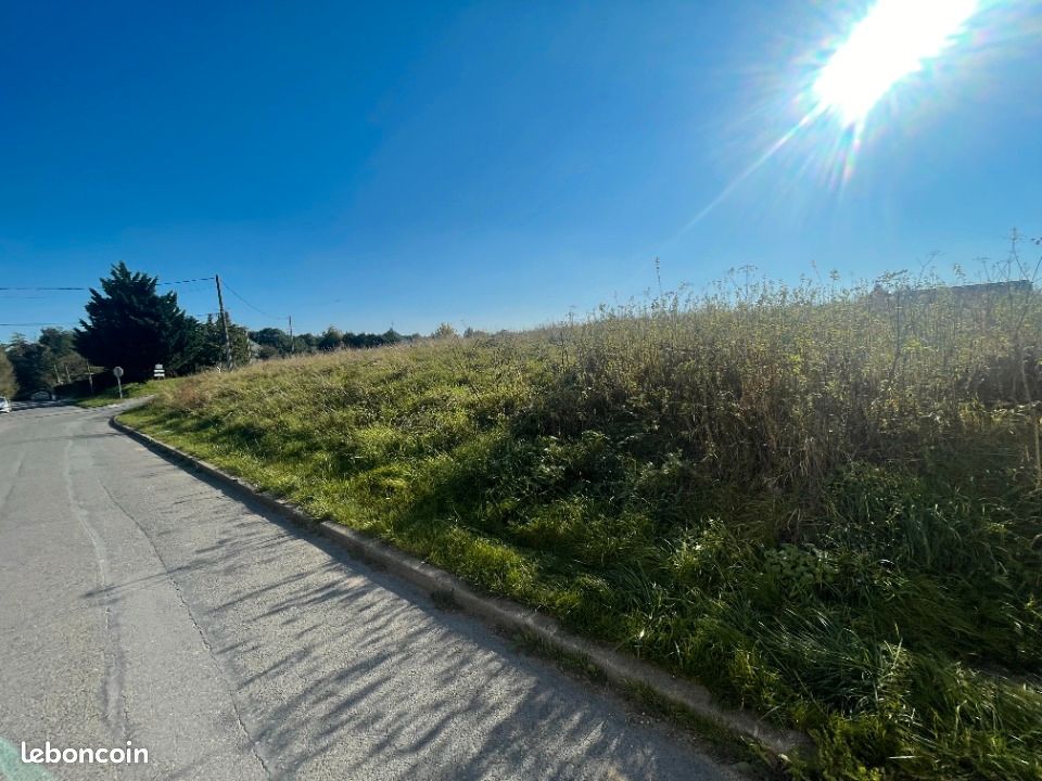 Terrain 1 399 m² Solers · 139 900 €