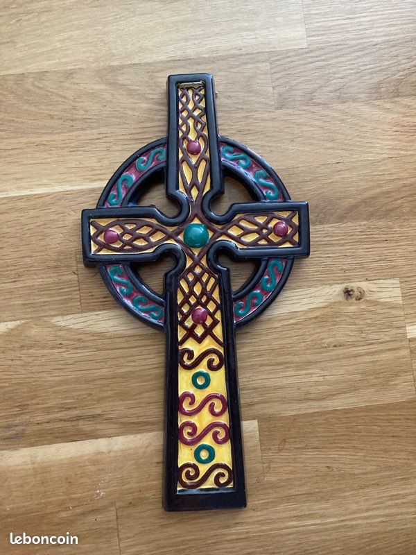 Croix celtique décorative Faïencerie Henriot (image 1)