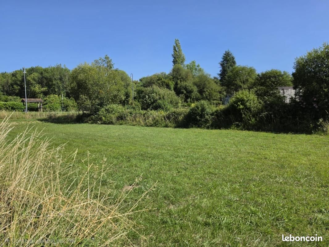 Terrain 1 412 m² Targon · 85 000 €