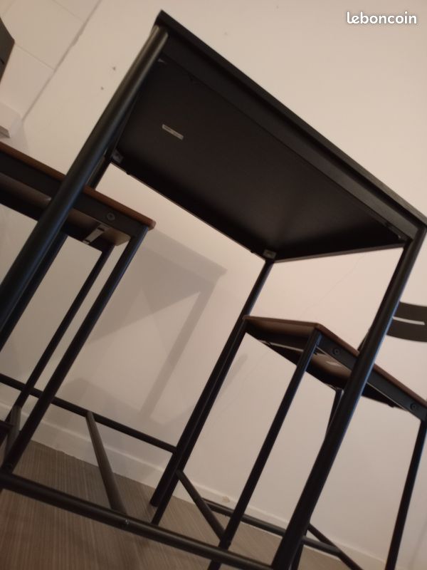 Table et chaises type bar bistrot (image 1)