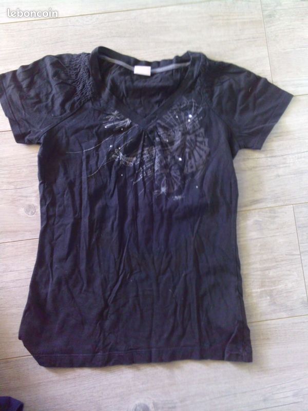 T-shirt H&M de la taille M, de couleur noir
