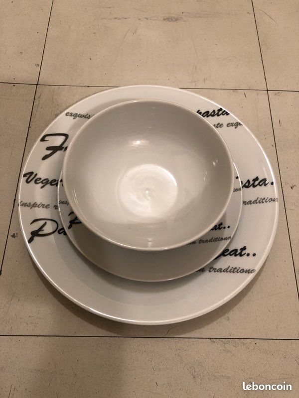 Service de table blanc et noir (image 1)