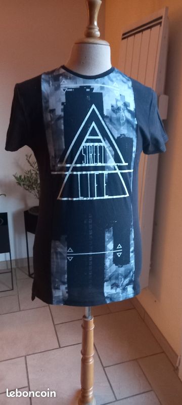 Tee shirt noir long fantaisie taille M (image 1)
