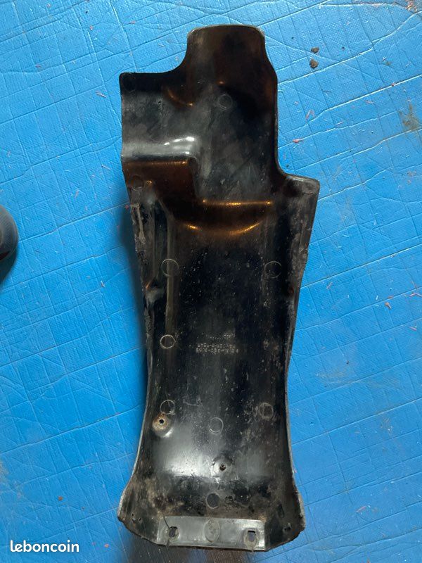HONDA CB FOUR GARDE-BOUE ARRIÈRE 500 réf .6265 (image 2)
