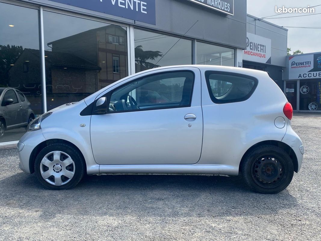 Toyota aygo 1.0 VVTI 68ch / Climatisation / Direction assistée / Compacte et confort (image 18)