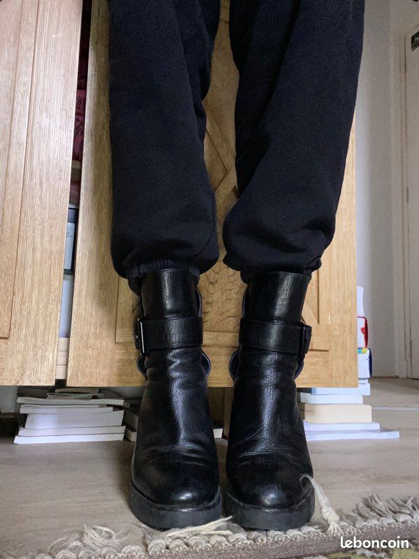 Bottes à talons en cuir noir (image 1)