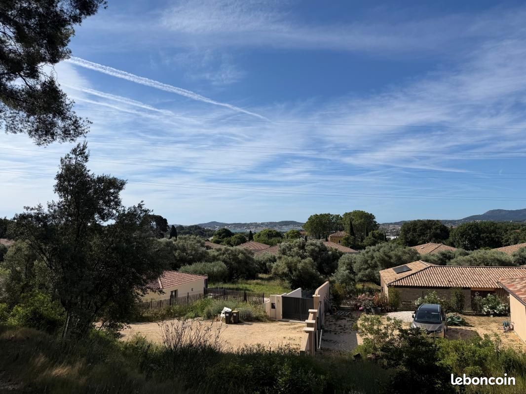 Terrain 1 000 m² Ollioules · 350 000 €