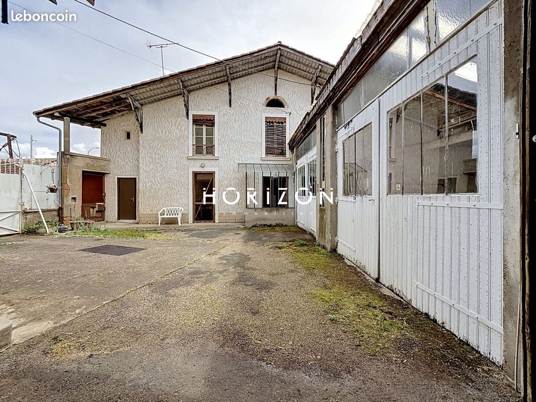 Maison 6 pièces 379 m² (image 1)