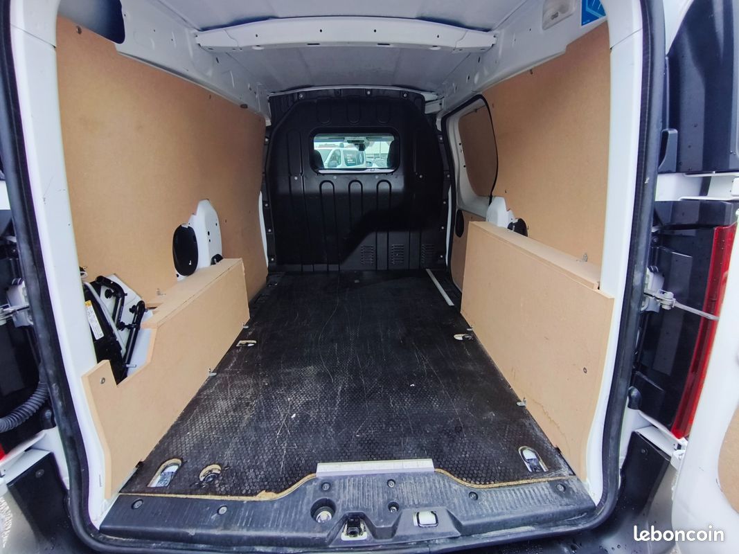 Renault EXPRESS Essence (image 7)