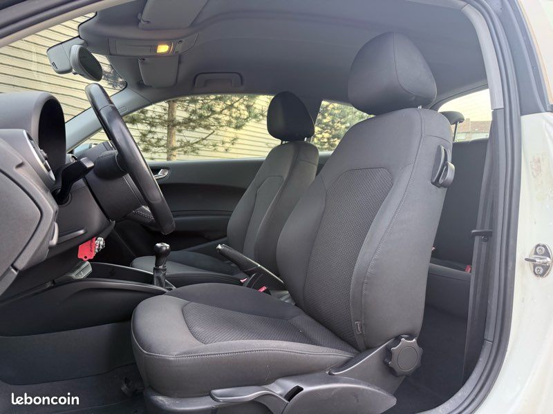 AUDI A1 1.6 TDi 90 3P AMBITION 1 ÈRE MAIN ENTRETIEN A JOUR (image 5)