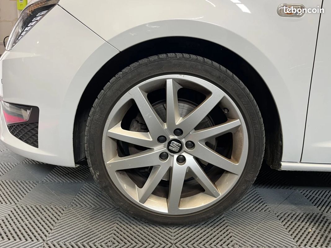 SEAT IBIZA 1.0 TSI 110 FR - CUIR ALCANTARA - TOIT OUVRANT - GPS - CLIM Auto - (image 33)