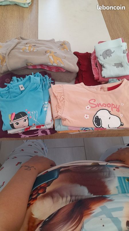 Vend un gros lot de vetements bebe [URL masquée pour votre sécurité] 3mois a 6mois.4pull.1robe.4leggins.3maillot.2gilet.1combinaison.1boddy.1pyjama le roi lion (image 1)