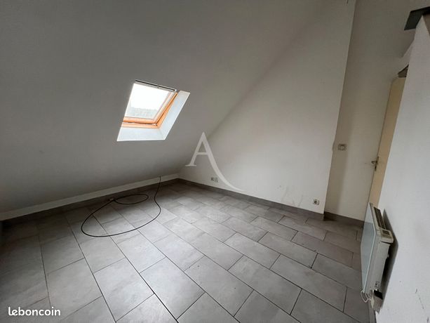 https://img.leboncoin.fr/api/v1/lbcpb1/images/79/2c/b9/792cb987ba058e56dbbb47757c29b70df90c039c.jpg?rule=ad-image