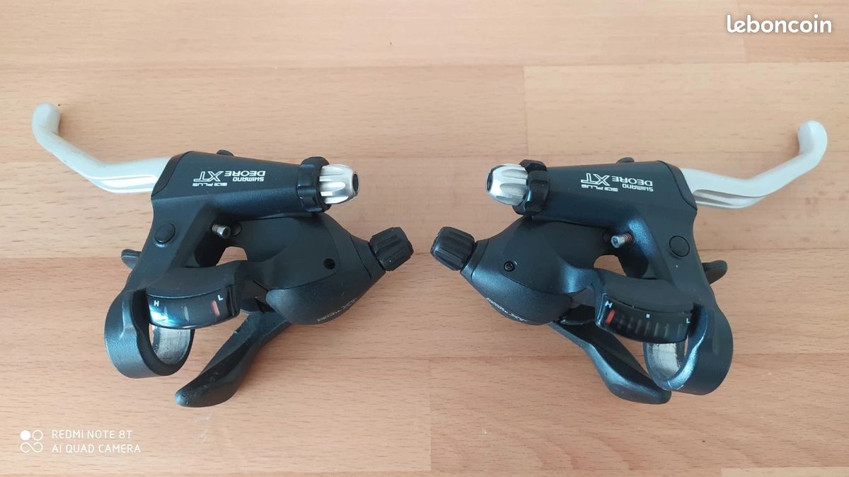 Shifters Shimano XT ST-M739 3x8 v brake - Équipements vélos