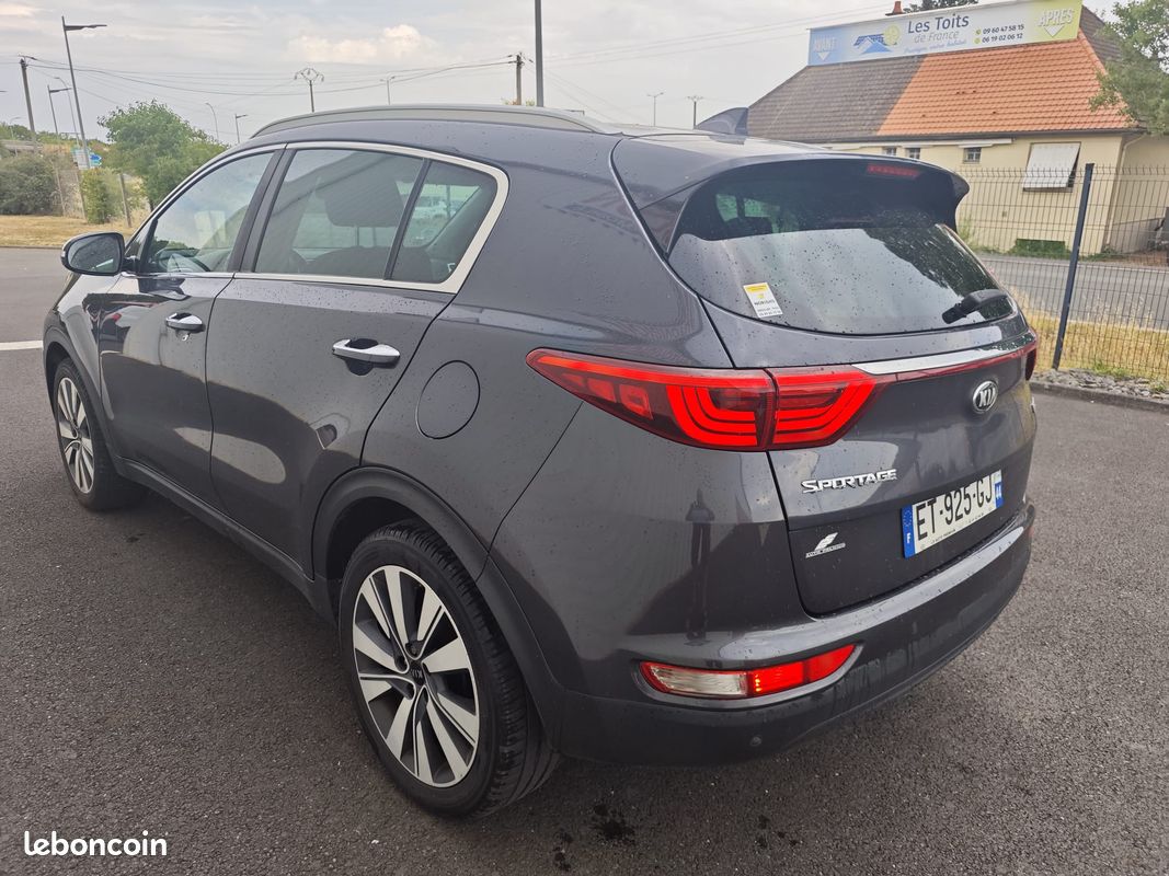 KIA Sportage ANNÉE 2018 DIESEL 172000KM 1.7 115CV (image 4)