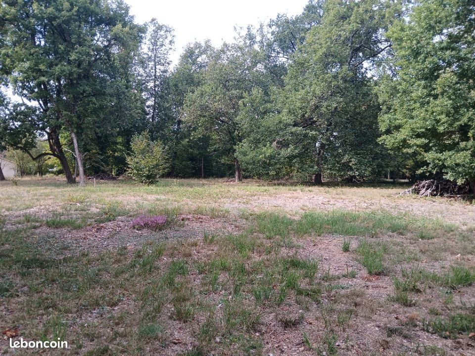 Terrain 1 069 m² Notre Dame De Sanilhac · 69 485 €