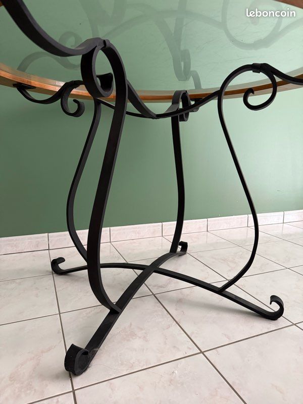 Table ronde en fer forgé, verre et bois – Élégante et robuste (image 2)
