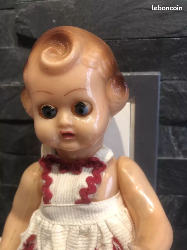 Poupée ancienne en plastique rigide , articulations maintenues par élastiques (image 3)