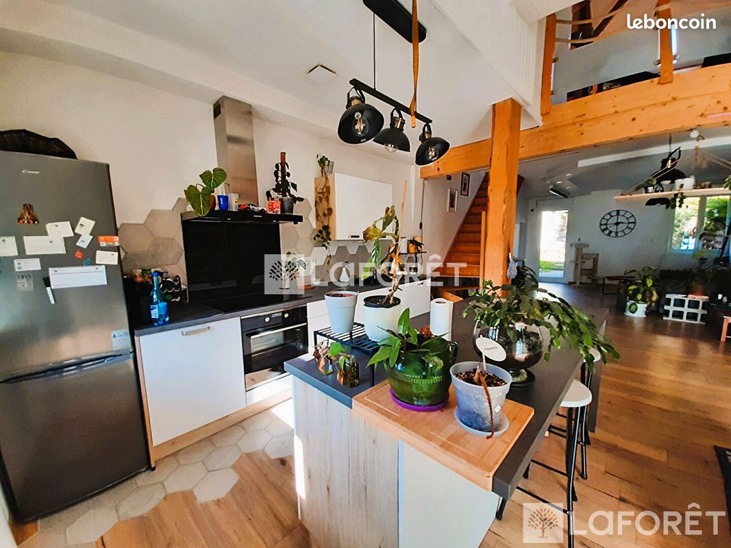Appartement 4 pièces 109 m² · à Glay · 109 m² · 860 €/mois
