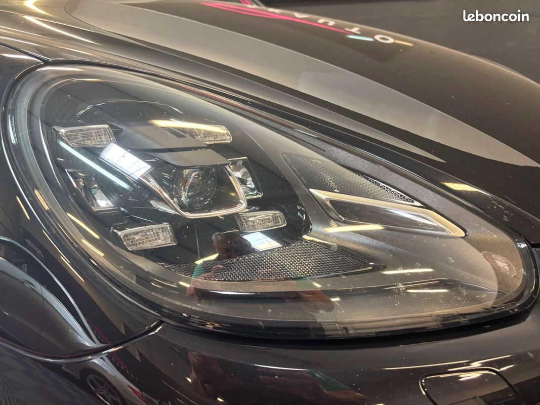 PORSCHE CAYENNE 3.0 V6 416 ch S Platinium Edition E-Hybrid Tiptronic / 1ere Main / PDLS+ / Toit Ouvrant / Camera (image 47)