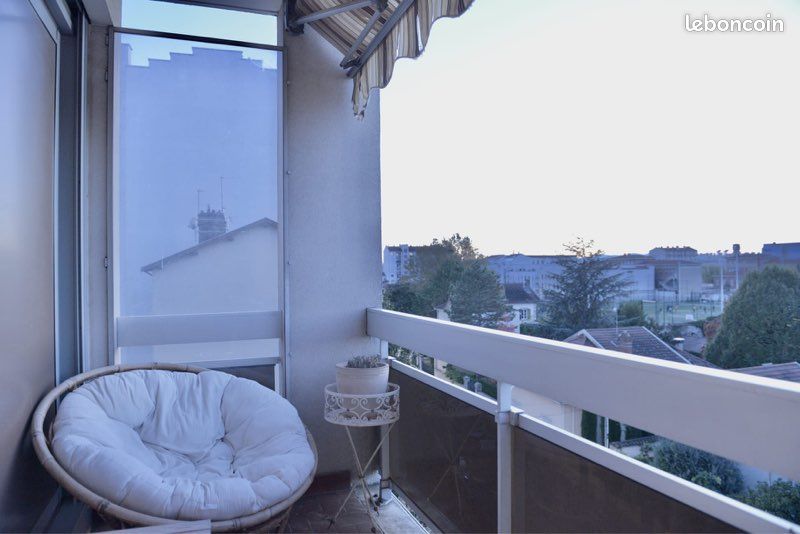 Montchat – T2 lumineux avec balcon, garage et cave (image 3)