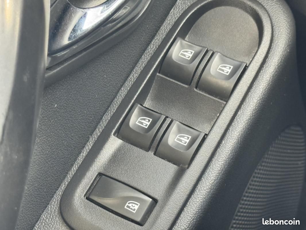 Dacia Duster TCe 125 4x2 Black Touch (image 12)