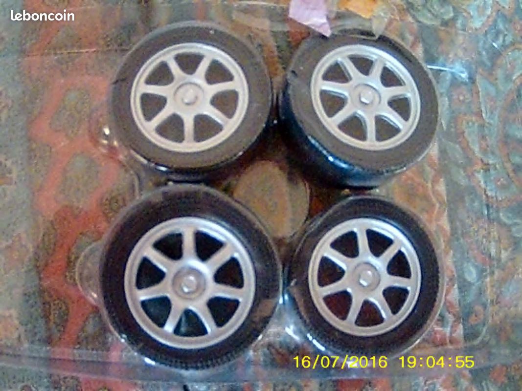 MotorMax 73117 Saleen S7 1 / 18 Voiture moulée sous pression