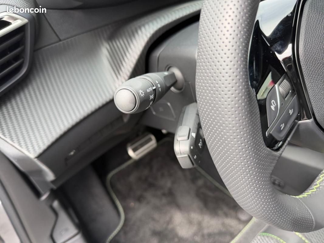 Peugeot 2008 145 GT E-DSC6 Hybrid (image 15)