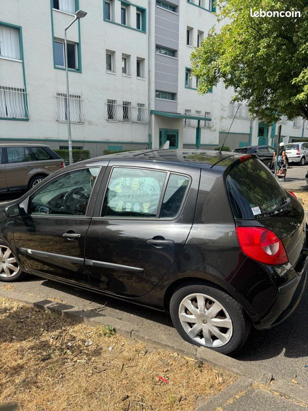 Clio 3 noir toit ouvrant (image 1)
