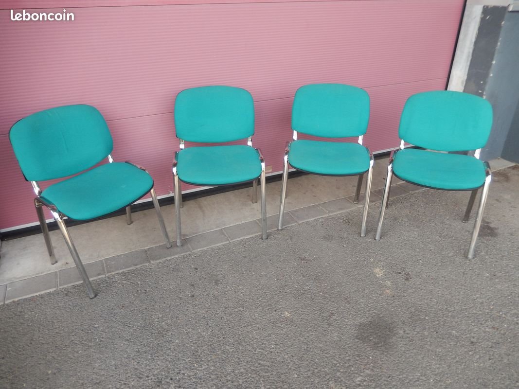 A saisir tres beau lot de quatre chaises (image 1)