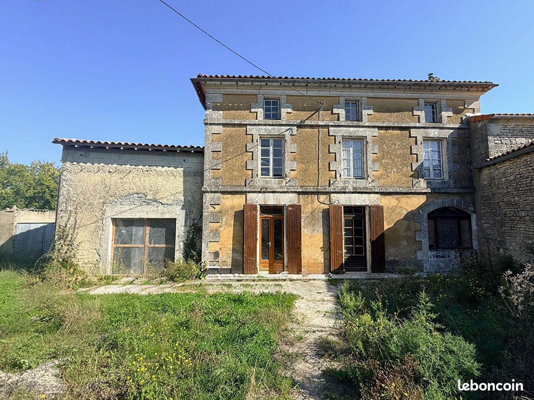 Maison 5 pièces 150 m² · à Saint-Genis-d'Hiersac · 150 m² · 106 500 €