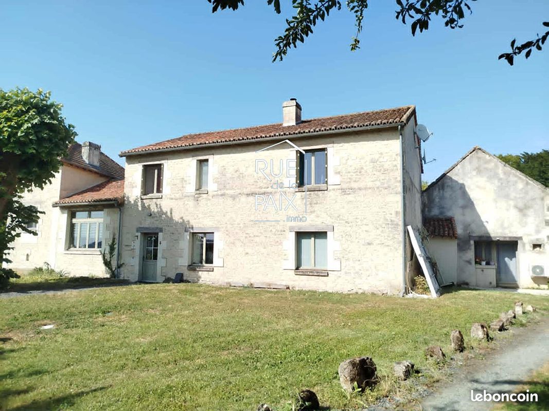 Maison 7 pièces 272 m² · à Thuré · 272 m² · 299 000 €
