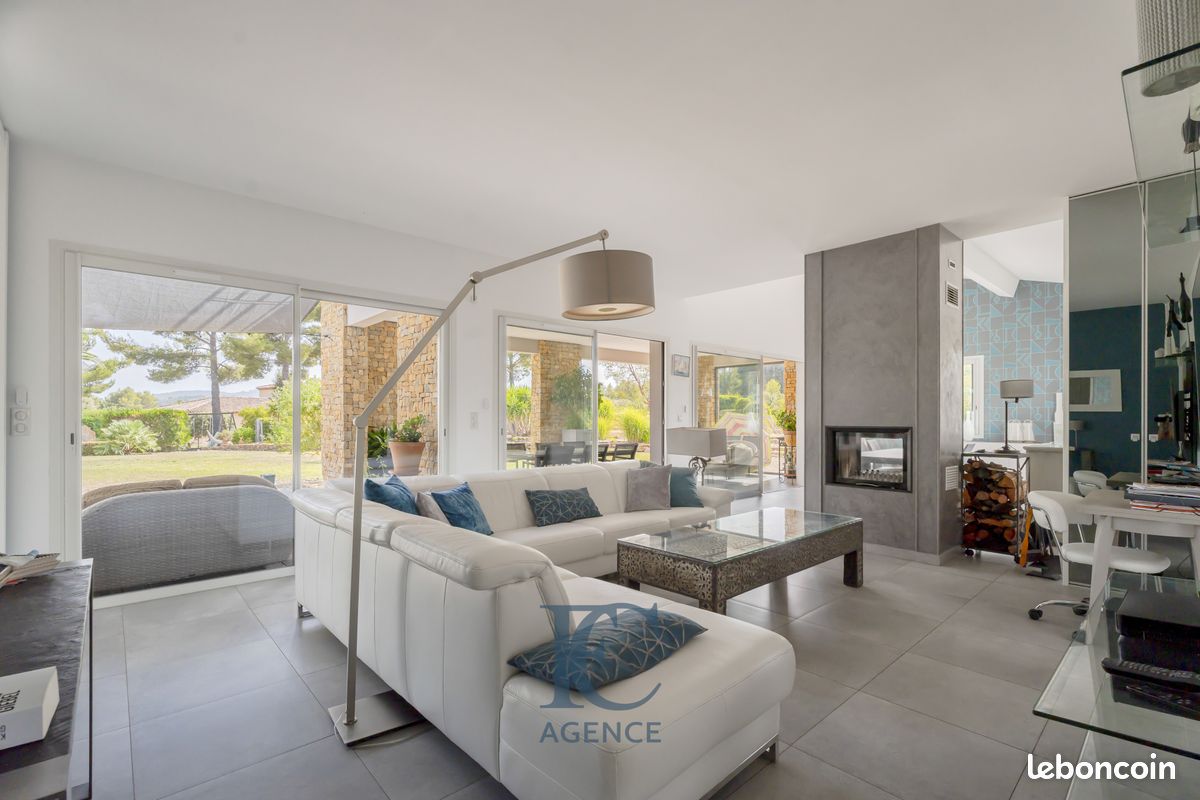 Maison 12 pièces 232 m² · à La Cadière-d'Azur · 232 m² · 1 800 000 €