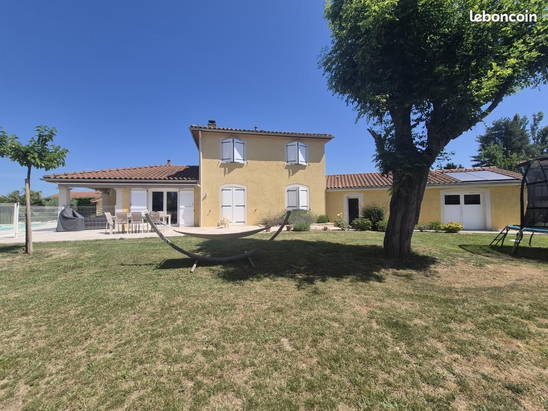 Maison 6 pièces 169 m² · à Veauchette · 169 m² · 1 800 €/mois