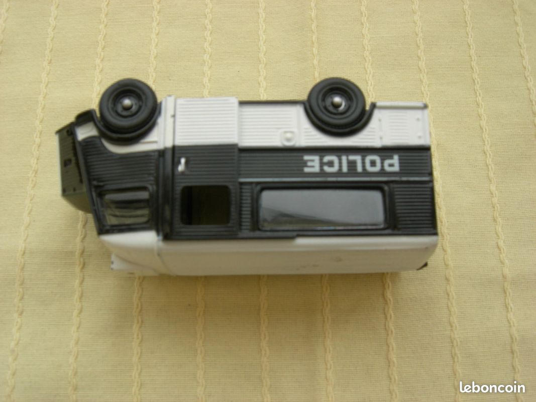 Véhicule Citroën Type H Norev Police miniature (image 5)