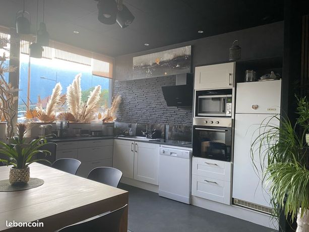 RARE – Appartement type maison avec volumes exceptionnels – 91 m² + cave de 91 m² + entrée privative
