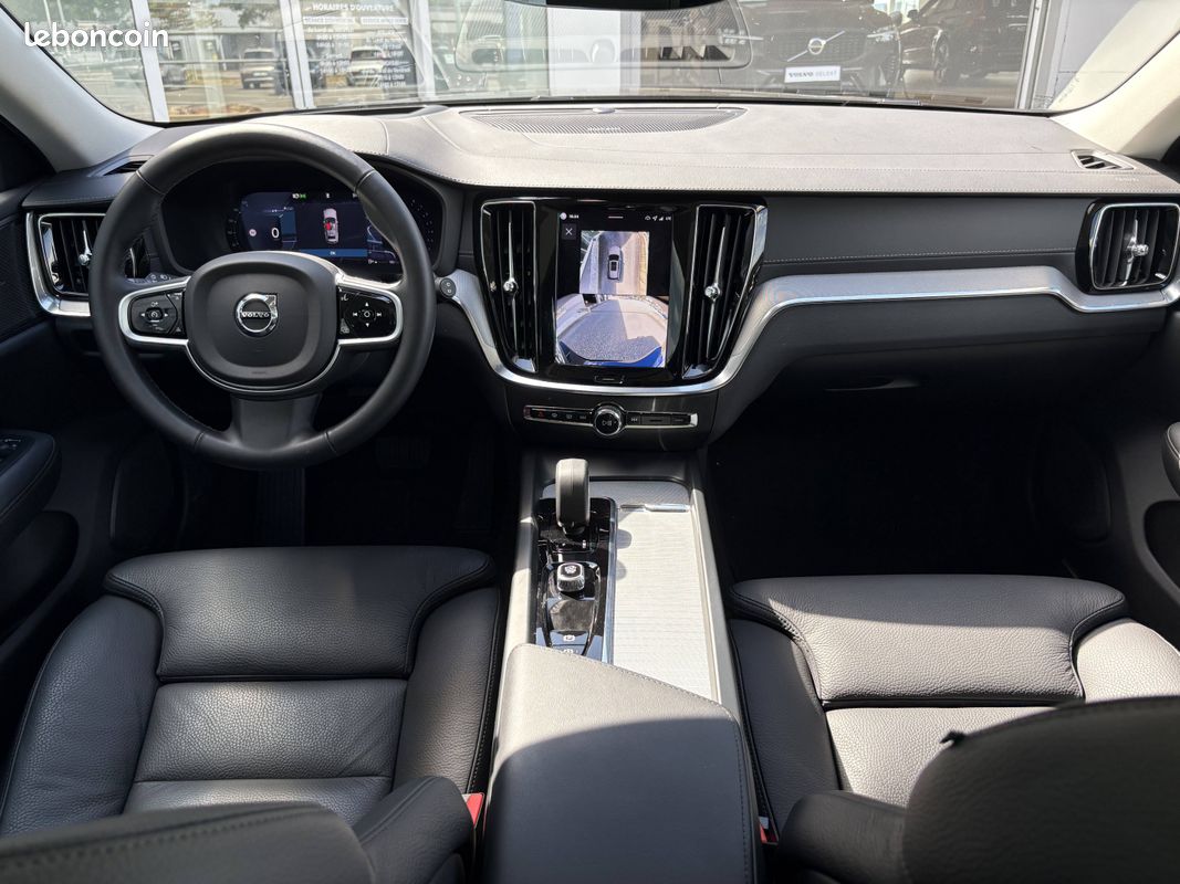 VOLVO V60 Micro hybride essence B4 197 ch DCT7 Ultra Style Dark (image 16)