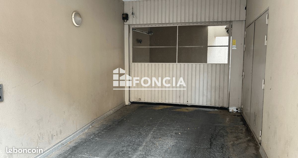 Parking · à Villeurbanne · 55 €/mois
