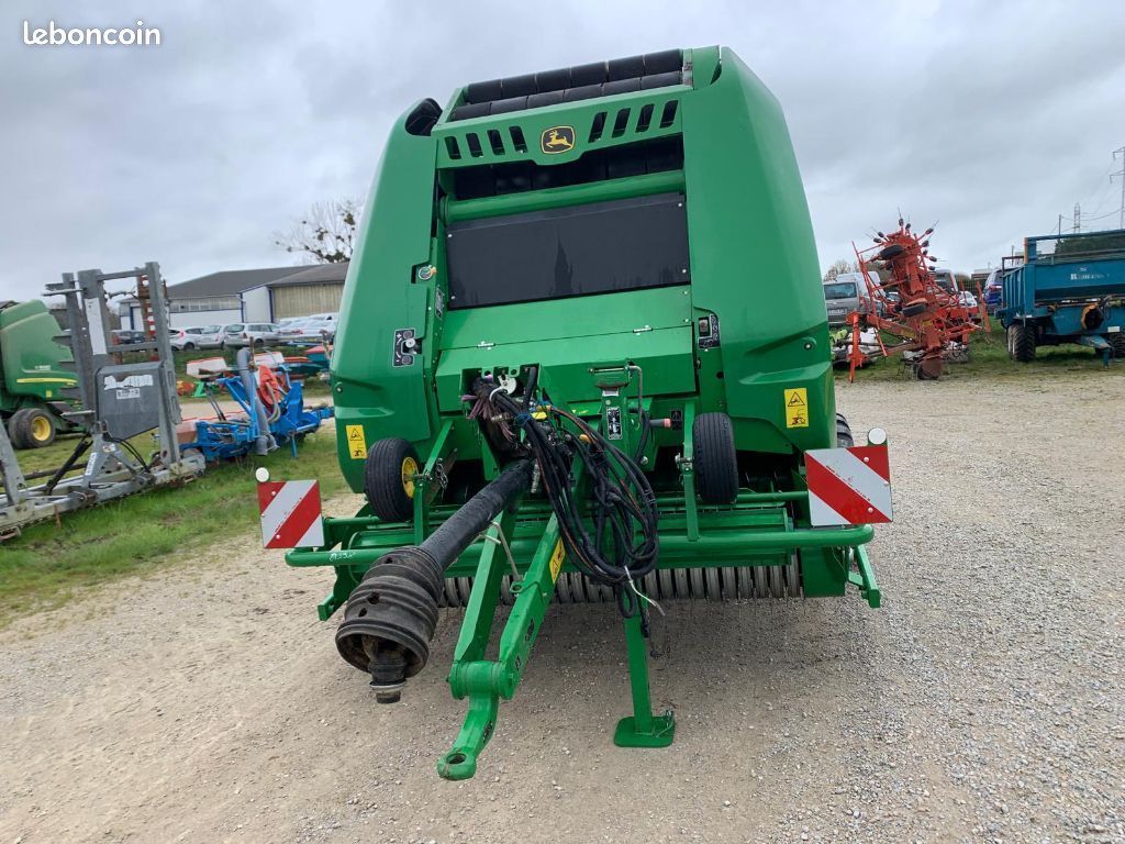 John Deere 451M (image 6)