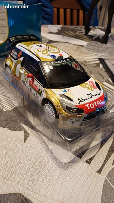 Citroën C3 WRC 2018 Rallye de Catalogne 10 Loeb/Elena Vainqueur 1/18 Citroën C3 WRC 2018 Rallye de Catalogne 10 Loeb/Elena Vainqueur 1/18