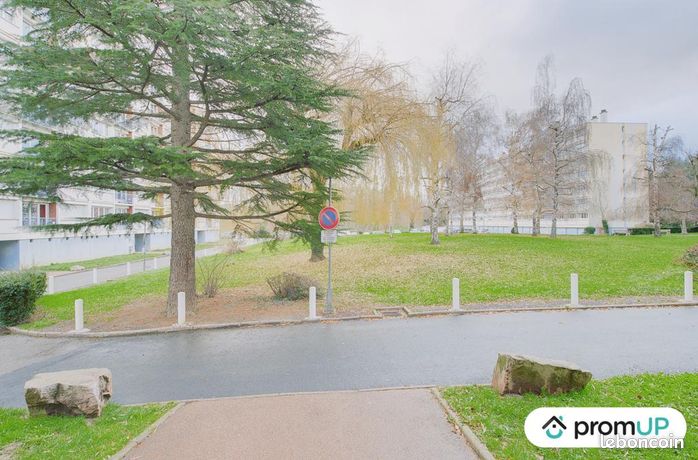https://img.leboncoin.fr/api/v1/lbcpb1/images/79/51/04/7951045e70e472549521927c4999dc8ff85c0a4d.jpg?rule=ad-image