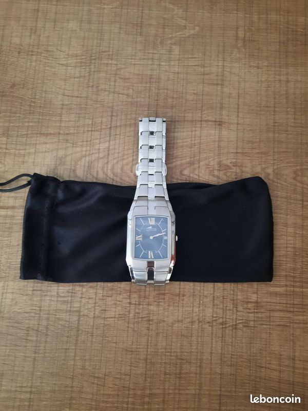 Montre LOTUS (image 1)