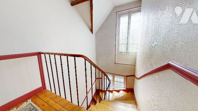 Maison a vendre  - 9 pièce(s) - 211 m2 - Surfyn