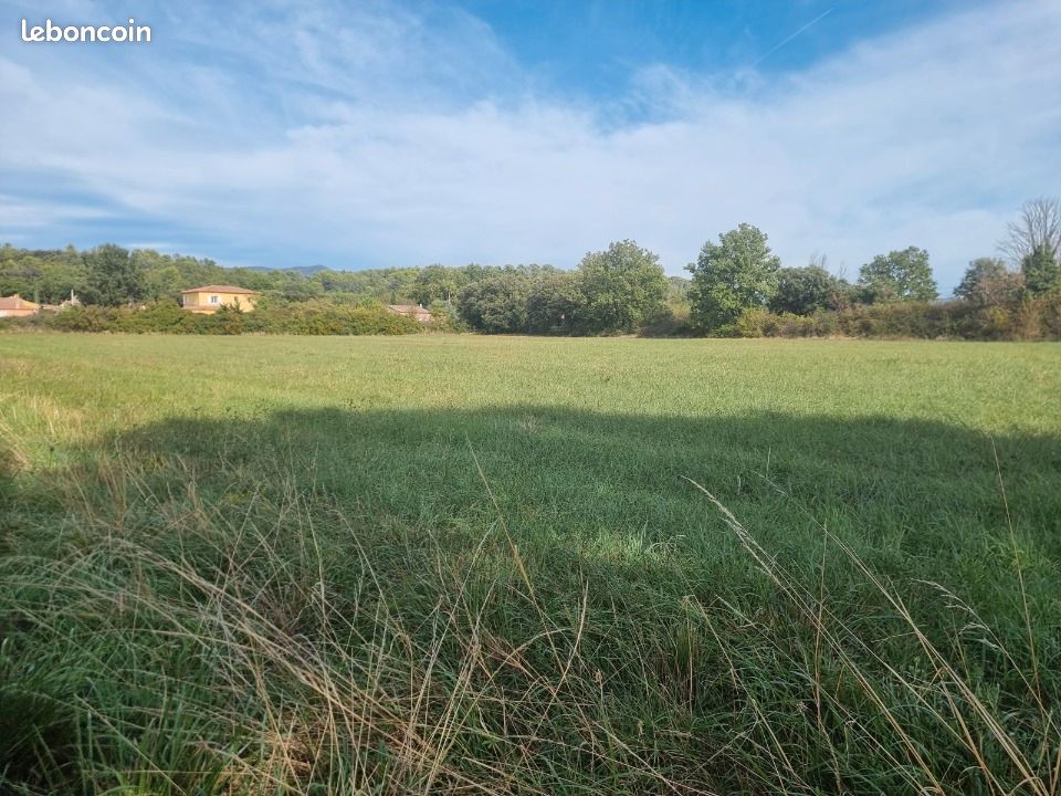 Terrain 2700 m² · à Régusse · 118 000 €
