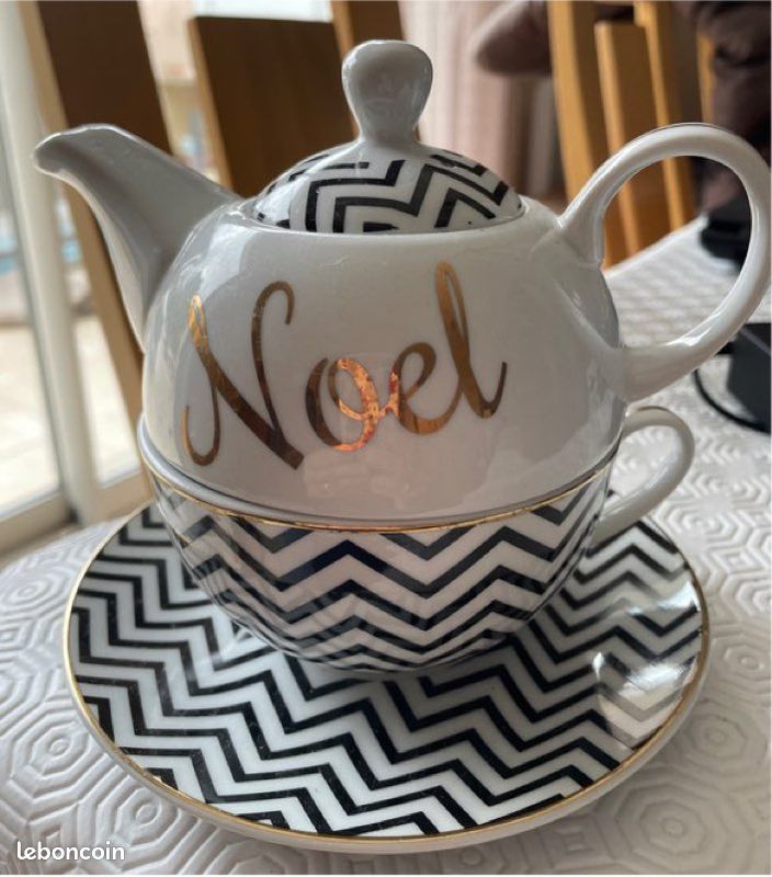 Théière Noël avec sa tasse et son assiette (image 1)