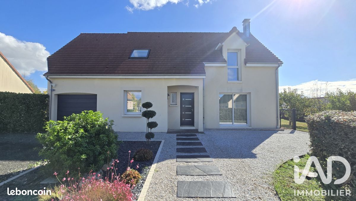 Maison 6 pièces 132 m² · à Courgenard · 132 m² · 242 000 €
