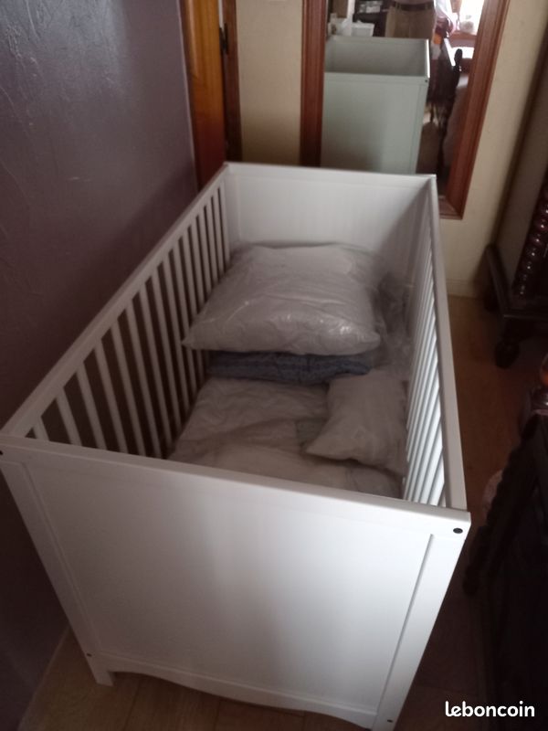 Lit + matelas + couvertures etc (image 1)