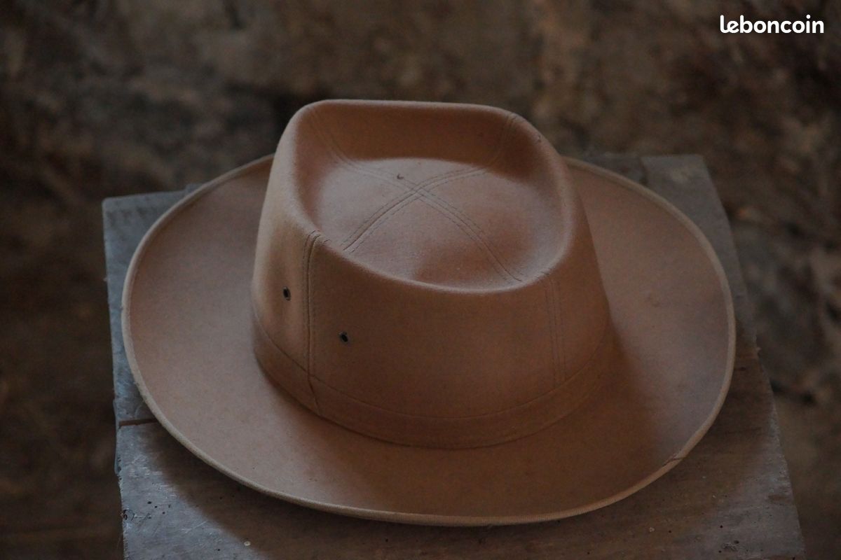 Chapeau (image 1)